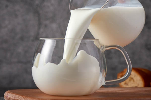 Vervoer verse melk met behulp van realtime temperatuurtrackers